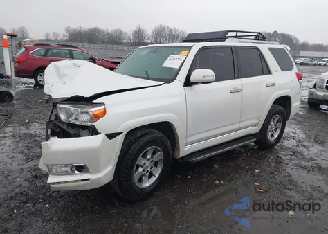 2011 Toyota 4Runner Sr5 V6 z USA, uszkodzony, nr VIN JTEZU5JR8B5022383